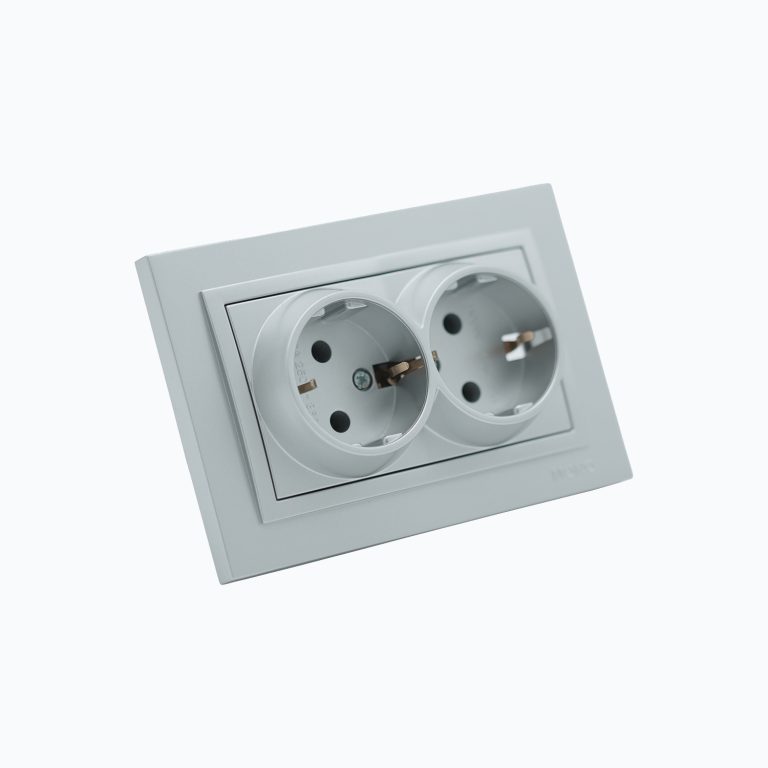 Розетка двойная с заземлением  16A, 250 V