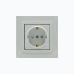Grounded socket outlet with safety shutters, 16A, 250V