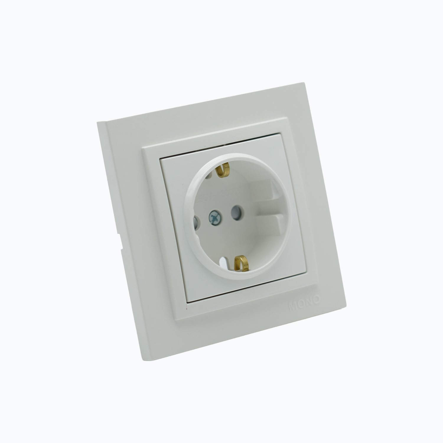 Grounded socket outlet with safety shutters, 16A, 250V