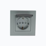Розетка с заземлением, крышкой и  защитными шторками  16A, 250 V