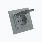 Розетка с заземлением и  крышкой 16A, 250 V