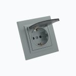 Розетка с заземлением и  крышкой 16A, 250 V