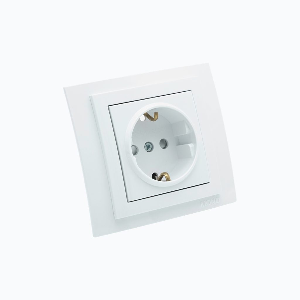 Розетка с заземлением и защитными  шторками 16A, 250 V