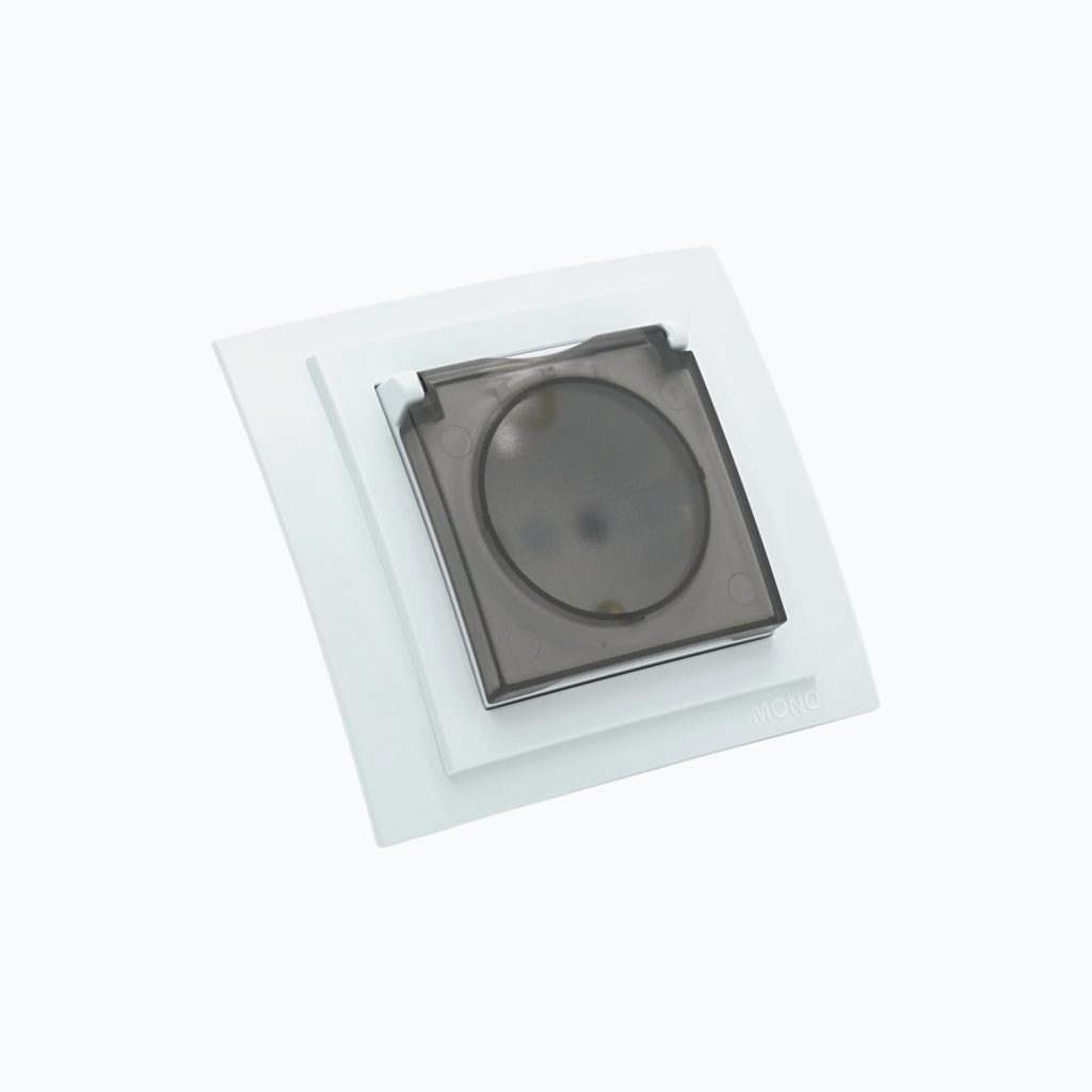 Grounded socket with cover 16A, 250 V