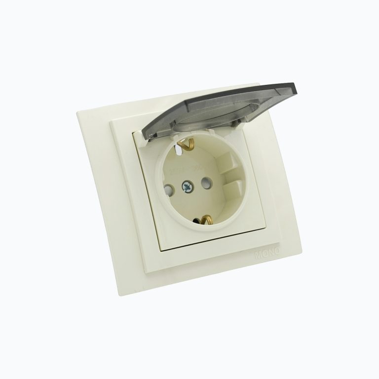 Socket outlet with cover, grounding and safety shutters, 16A, 250 V