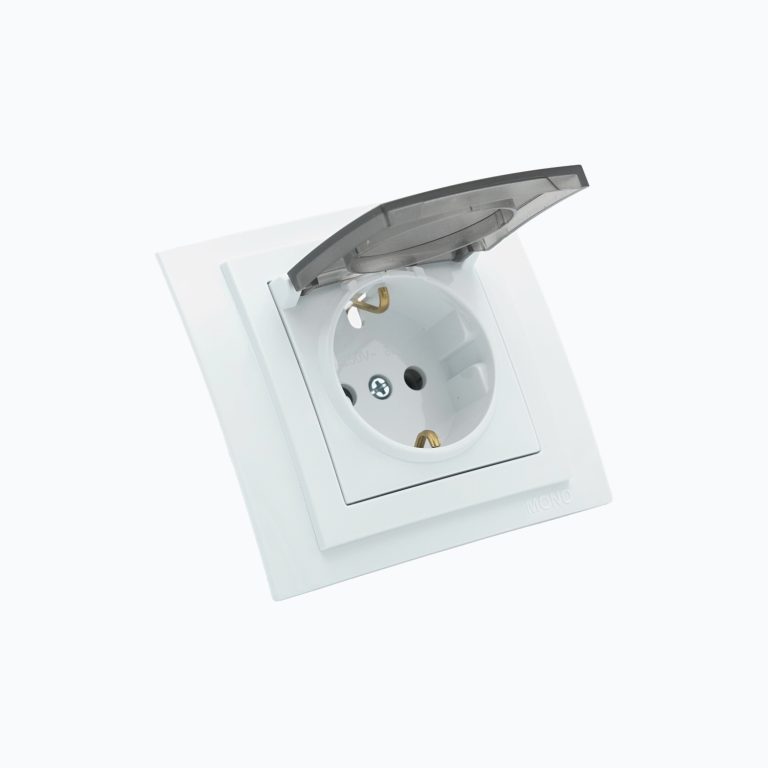 Grounded socket with cover 16A, 250 V