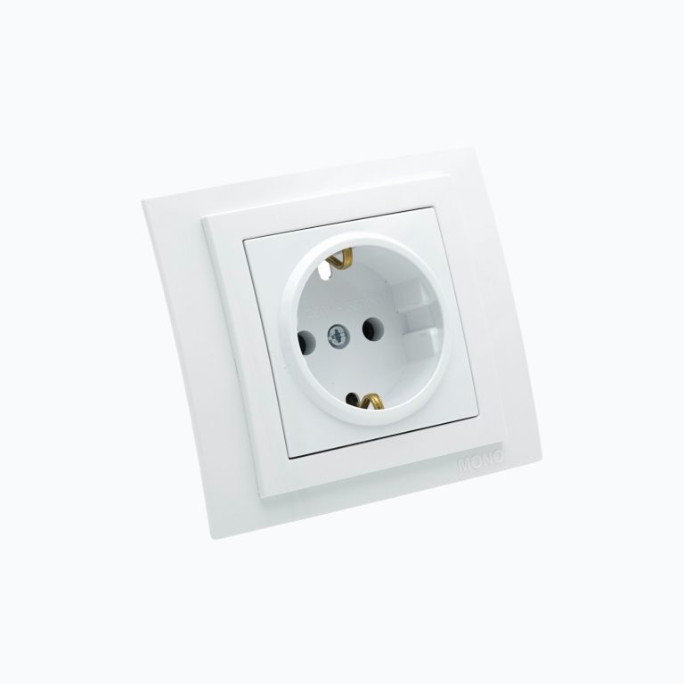 Розетка с заземлением  16A, 250 V