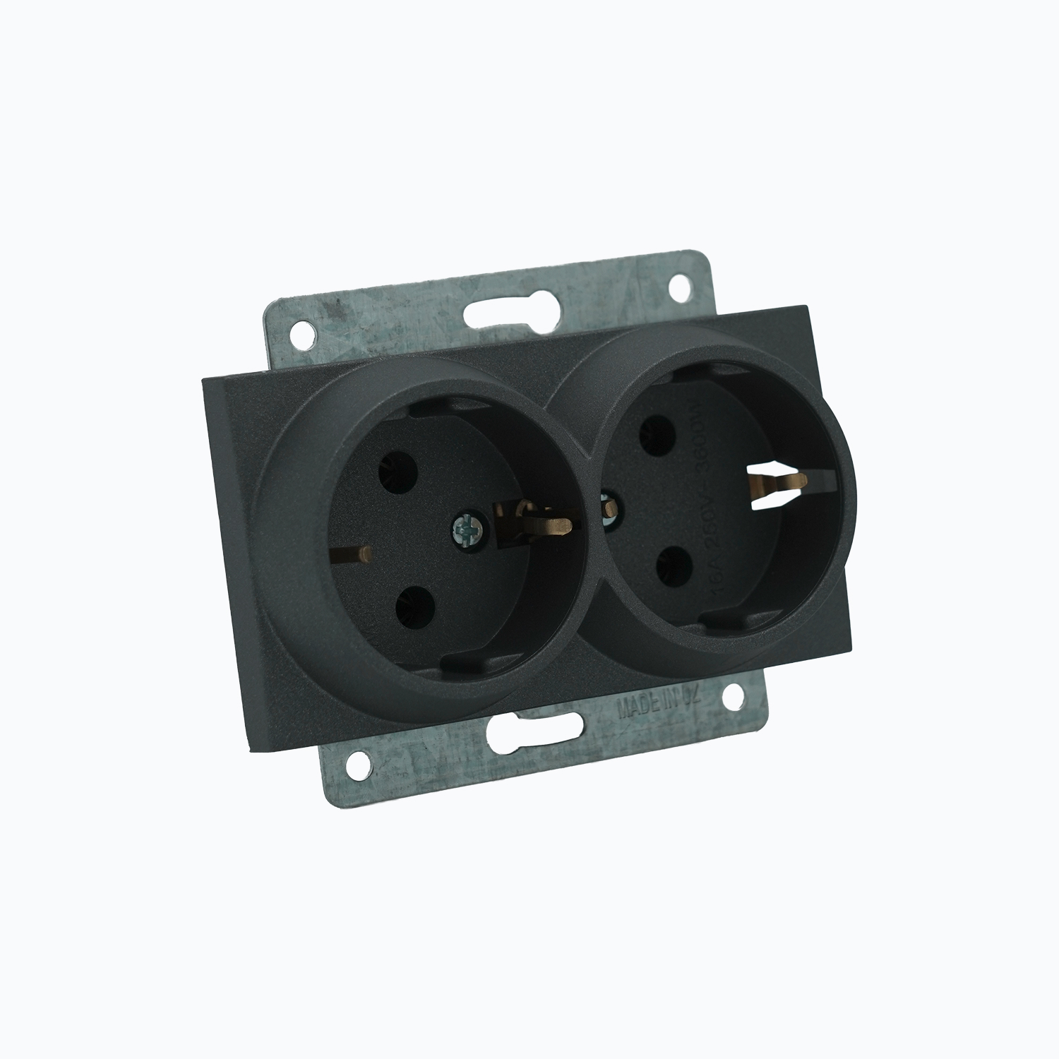 Розетка двойная с заземлением  16A, 250 V