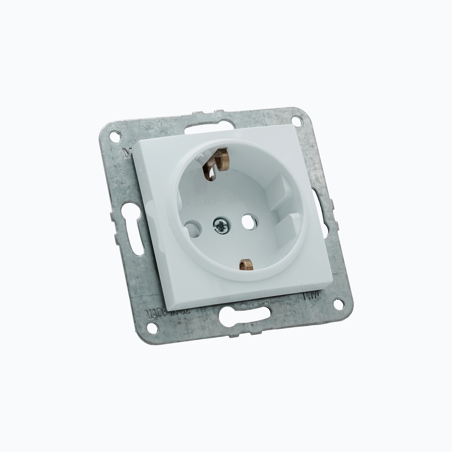 Grounded socket outlet with safety shutters, 16A, 250V
