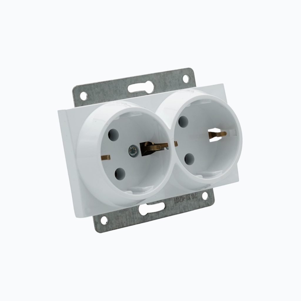 Double grounded socket, 16A, 250 V
