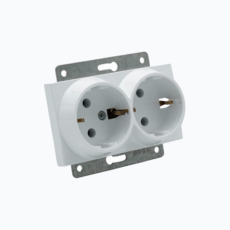 Розетка двойная с заземлением  16A, 250 V