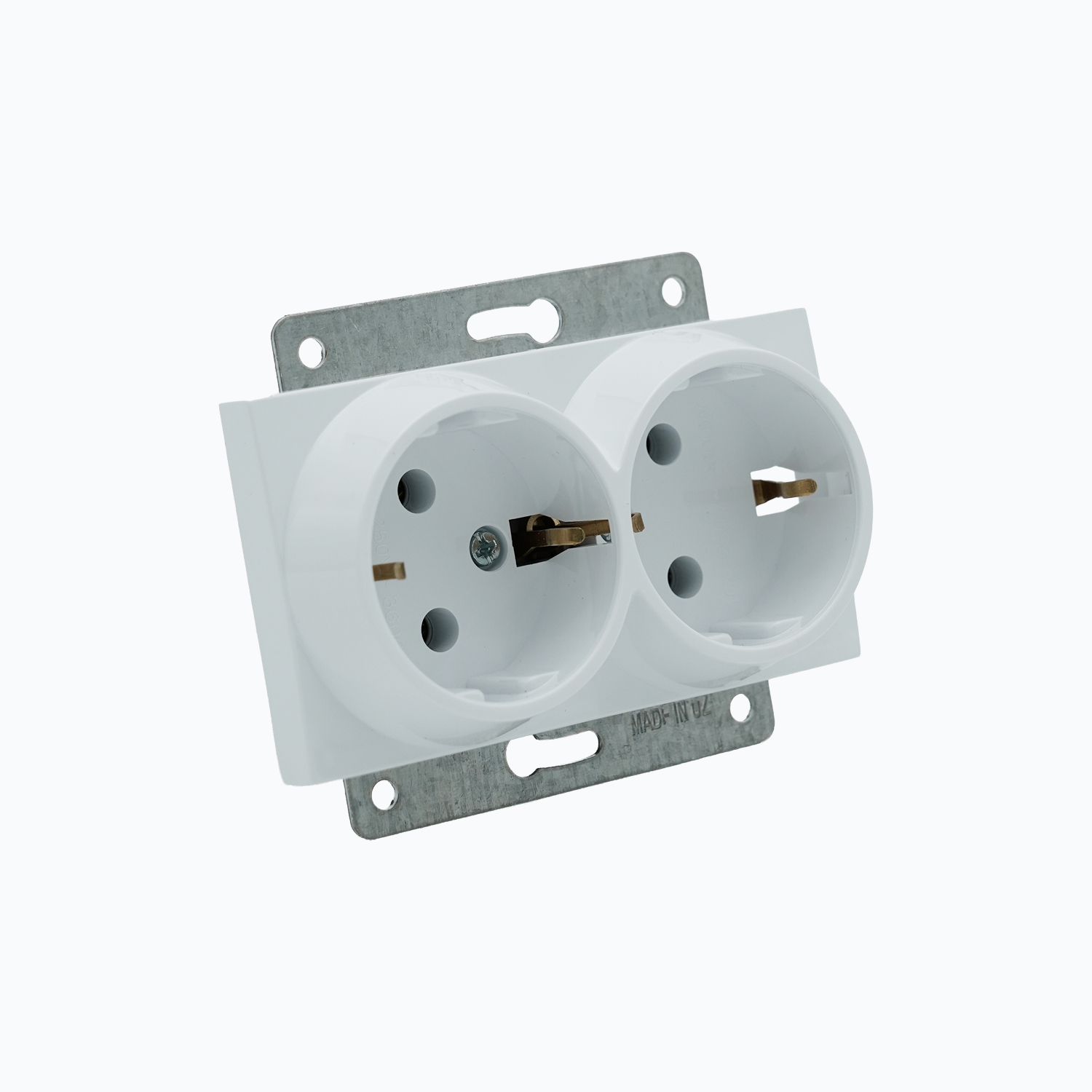 Розетка двойная с заземлением  16A, 250 V