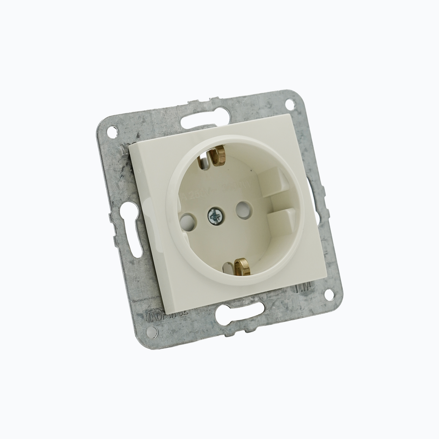 Grounded socket outlet with safety shutters, 16A, 250V