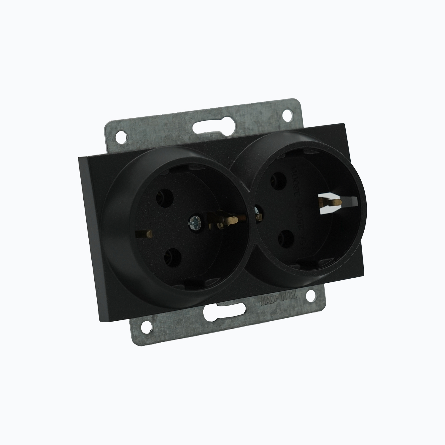 Розетка двойная с заземлением  16A, 250 V