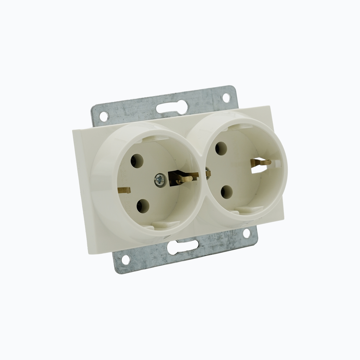 Розетка двойная с заземлением  16A, 250 V