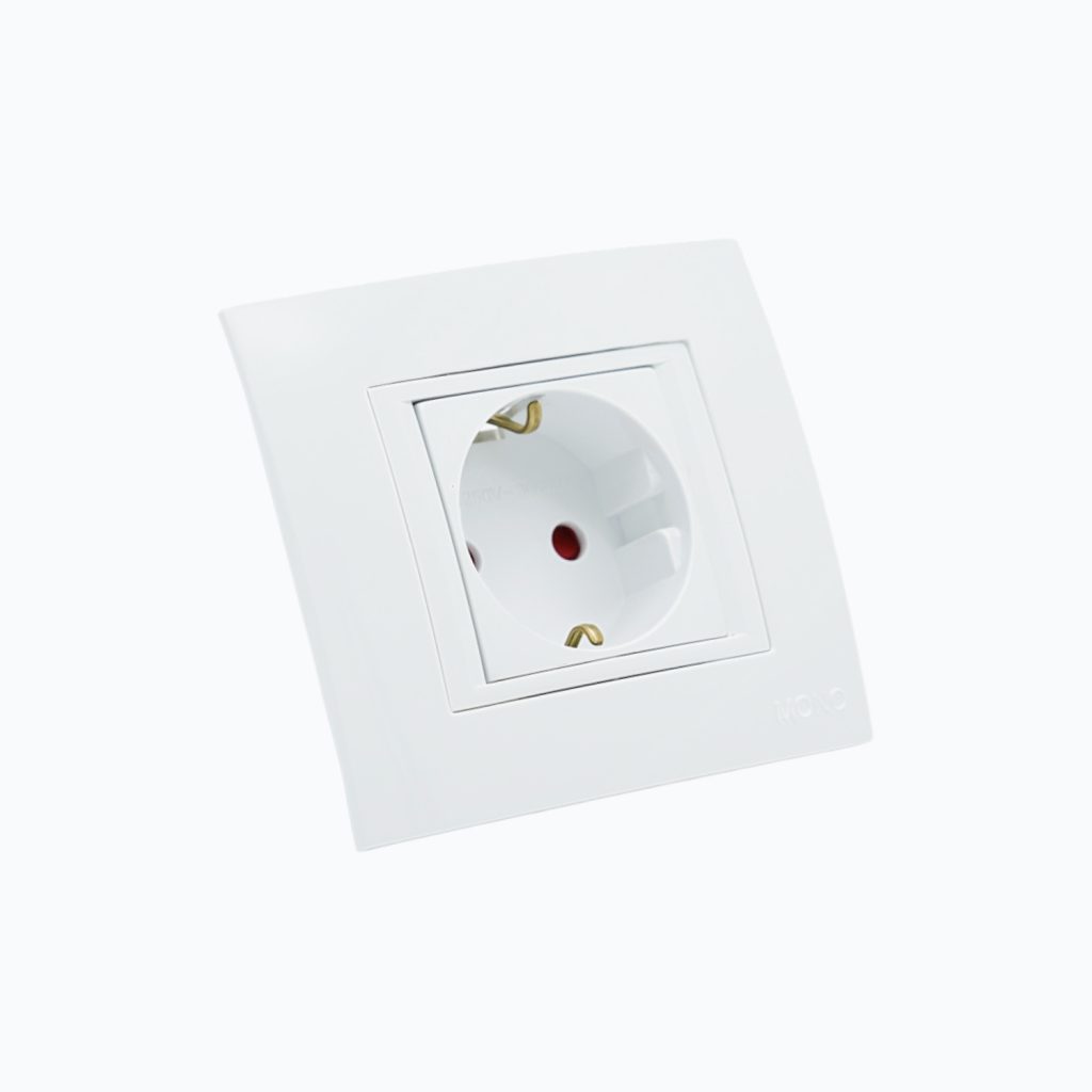 Grounded socket outlet with safety shutters, 16A, 250V