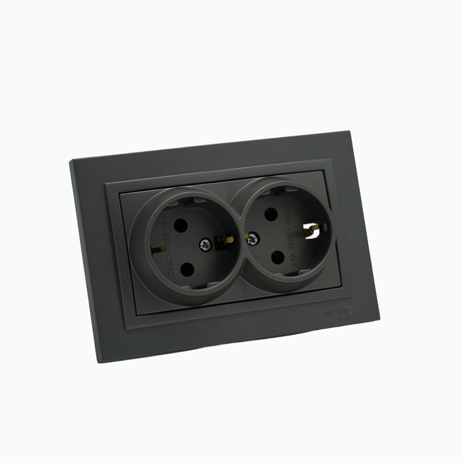Розетка двойная с заземлением  16A, 250 V