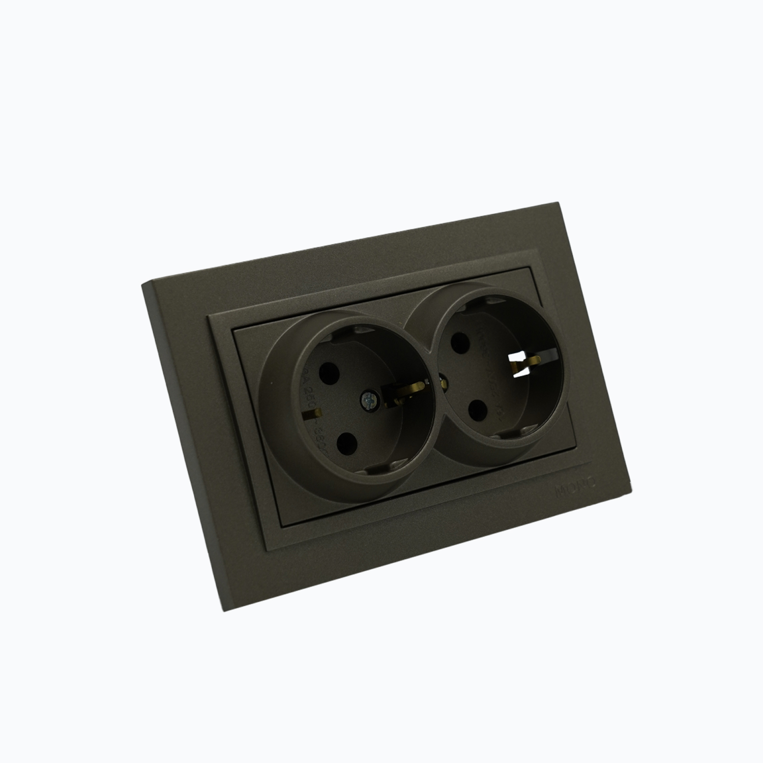 Розетка двойная с заземлением  16A, 250 V