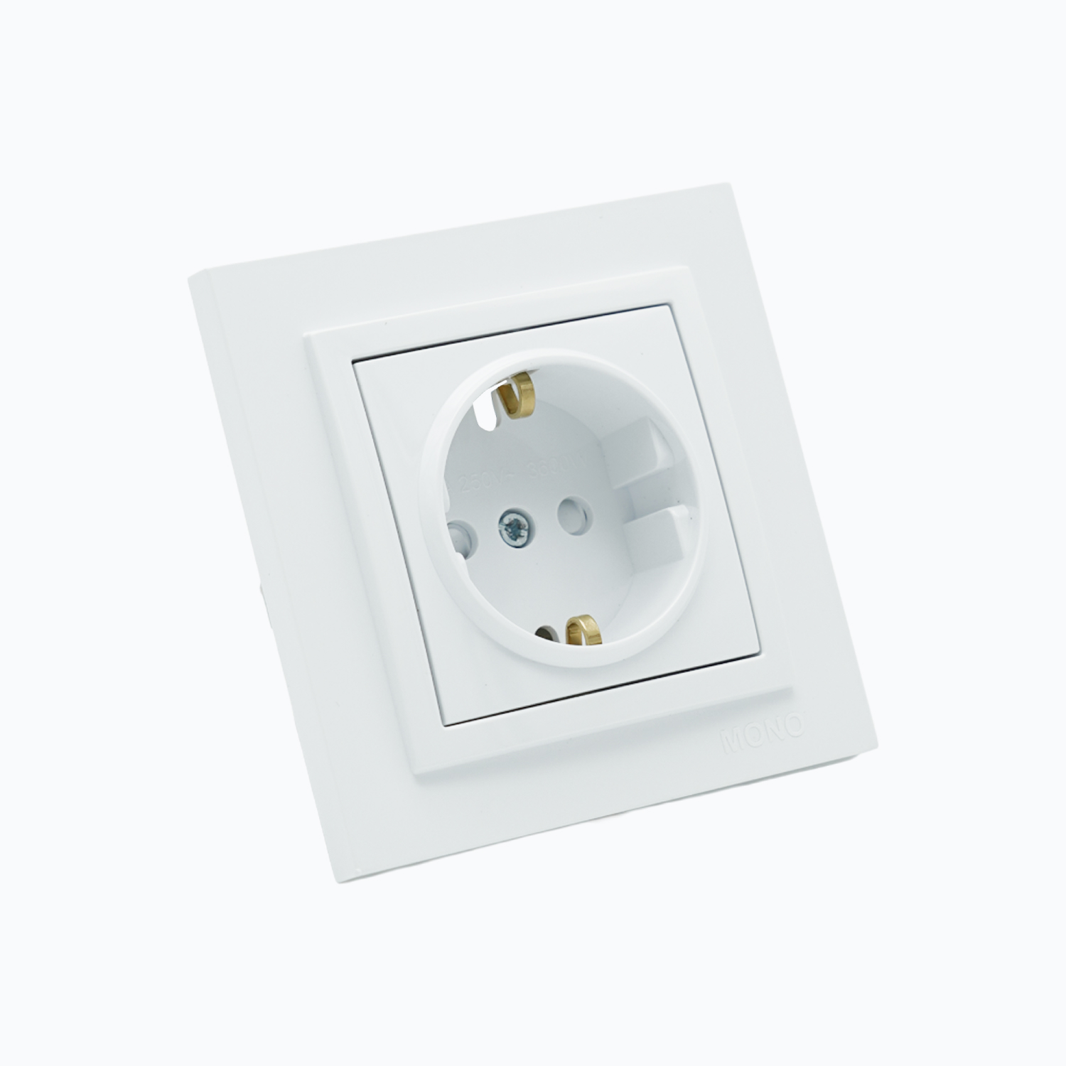 Grounded socket outlet with safety shutters, 16A, 250V