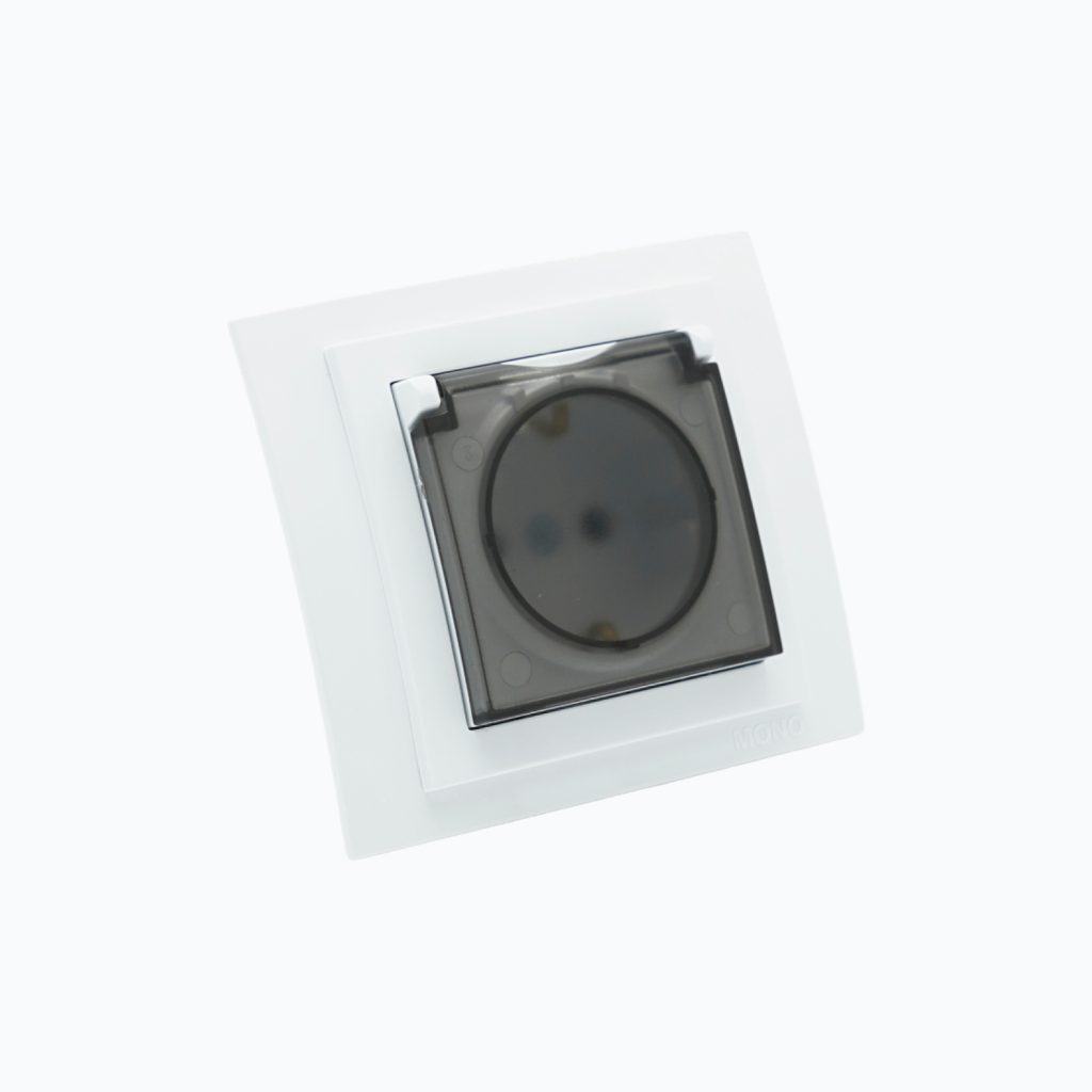 Розетка с заземлением и крышкой 16A, 250 V