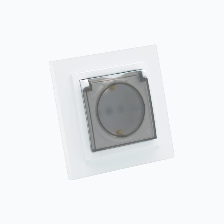 Grounded socket with cover and safety shutters 16A, 250 V