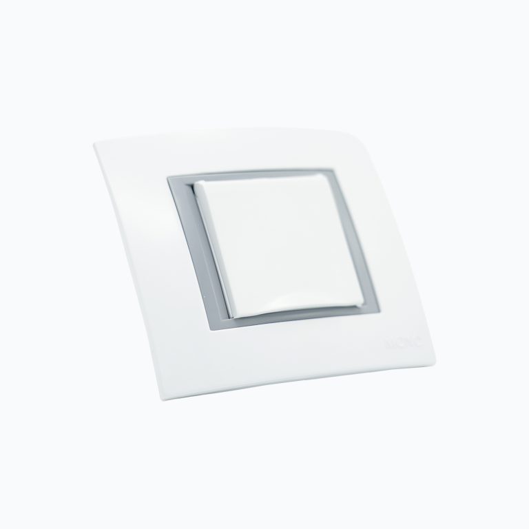Grounded socket with cover 16A, 250 V
