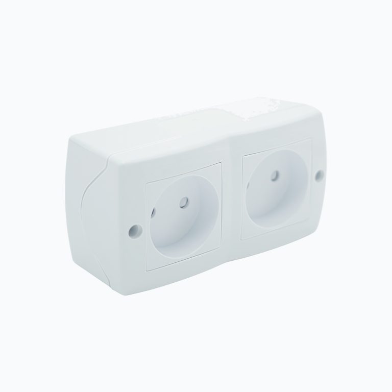 Child-protected combination unit: 2 socket outlets without earth contact