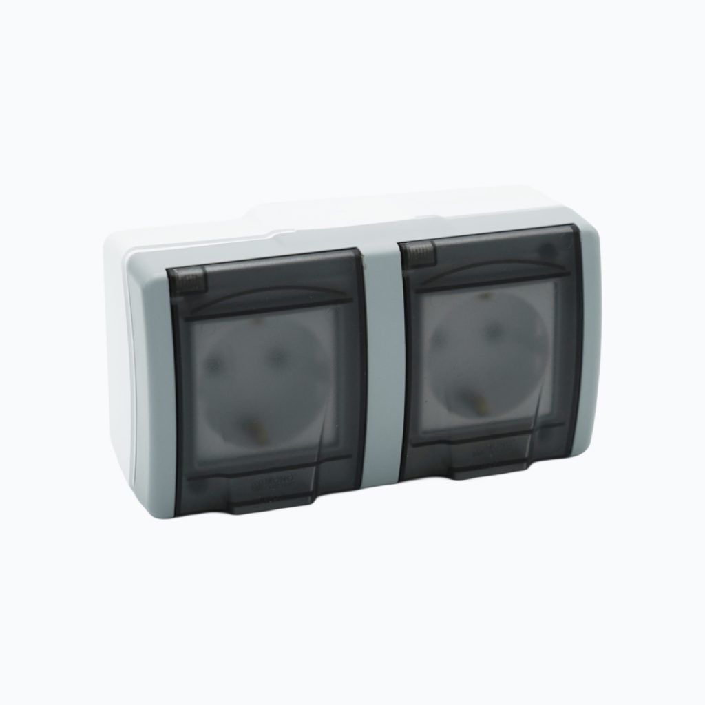 Socket outlet with earth contact +socket outlet with earth contact
