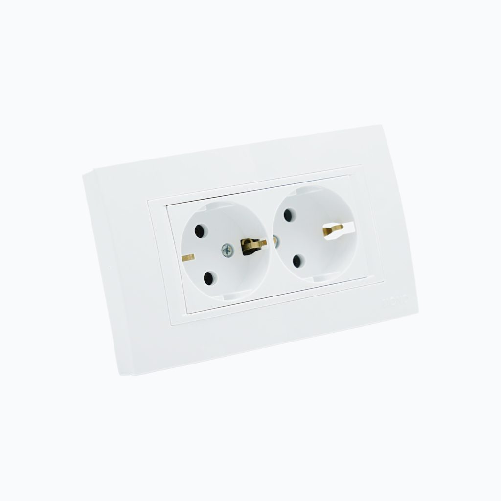Розетка двойная с заземлением 16A, 250 V