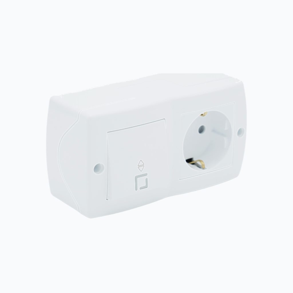 1-gang two-way switch + socket with grounding